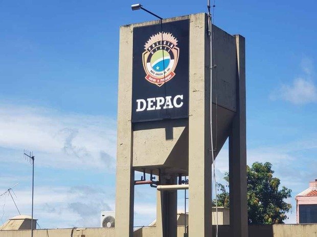 Mulher tem apartamento arrombado em Dourados MS