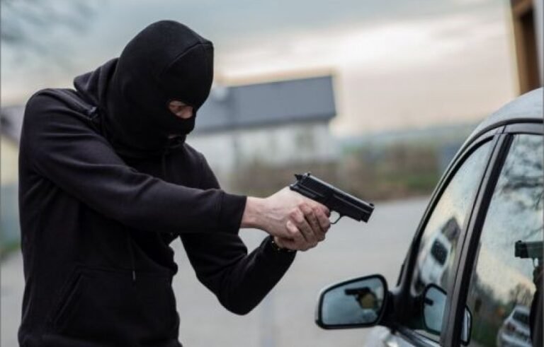 Mulher tem carro tomado em assalto em Dourados MS