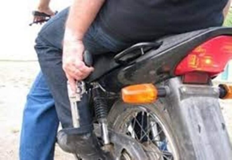 Homem sofre tentativa de homicídio por dois pistoleiros