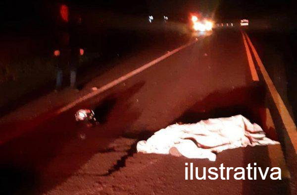 Mulher morre em acidente entre carro e moto em MS
