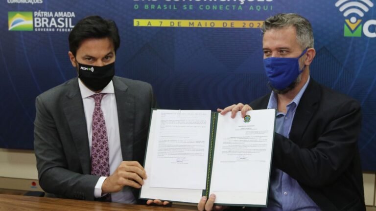 Fábio Faria assina portaria de criação do programa Digitaliza Brasil