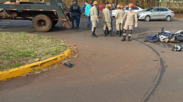 Rapaz sofre acidente em frente a Praça Cinquentenário e morre no local