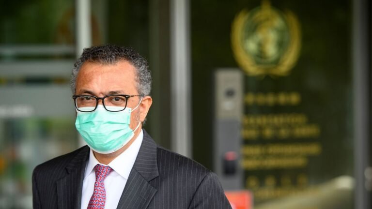 Diretor da OMS pede que países forneçam mais vacinas a países pobres