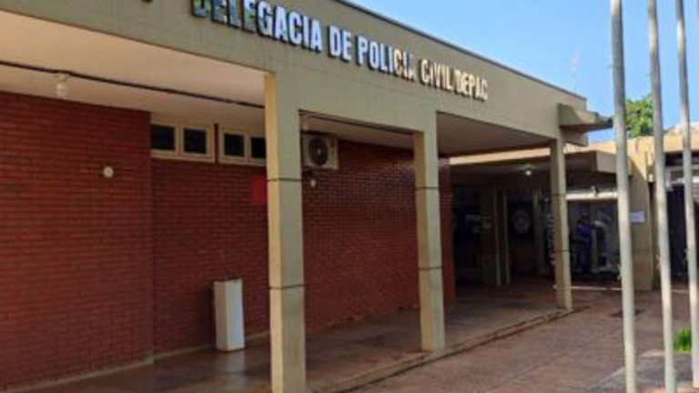 Homem agride ex-mulher com socos e chutes e acaba preso