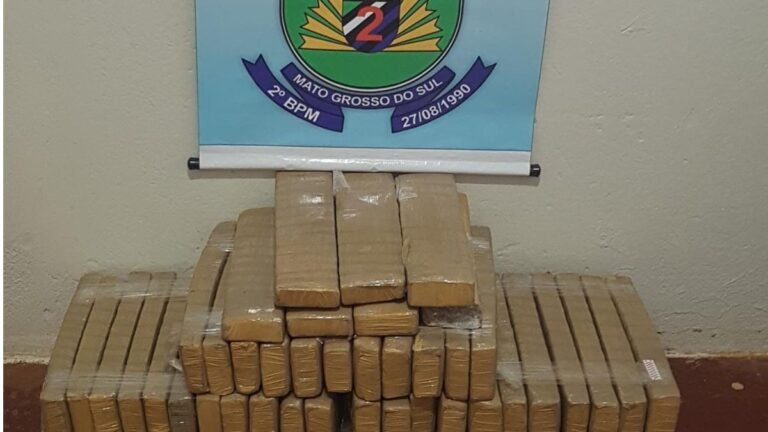 Polícia Militar apreende 60 quilos de maconha e prende duas pessoas por Tráfico de Drogas.