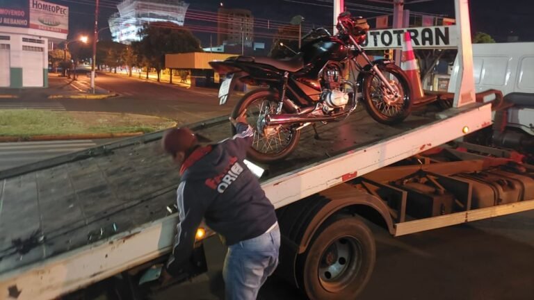 Motociclista é detido pela Guarda Municipal empinando moto em Dourados