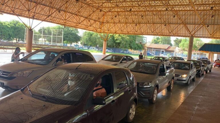Drive-thru no Jorjão continua e pessoas com 53 anos ou mais podem vacinar
