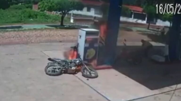 VEJA VÍDEO ASUSTADOR: Motocicleta pega fogo enquanto era abastecida em posto no Ceará