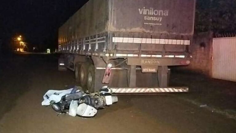 Motociclista de 18 anos morre após bater em carreta parada