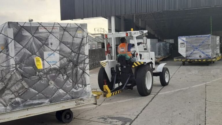 Envio de lote de IFA para produção de vacina pela Fiocruz é antecipado