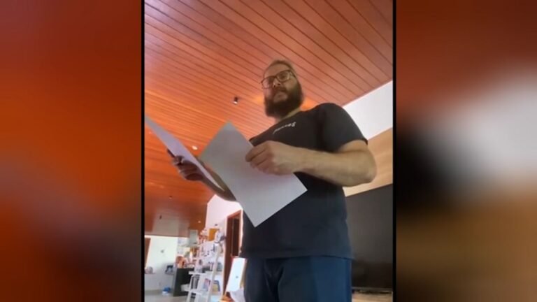 VEJA VÍDEO – Momento engraçado: Pai registra por engano as duas filhas com mesmo nome