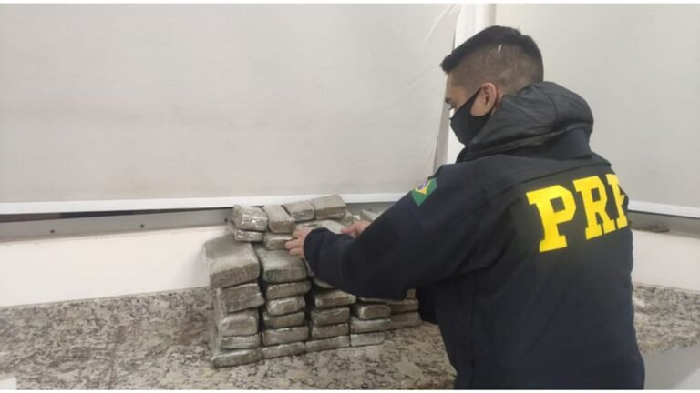 PRF apreende 33 Kg de maconha com passageira de ônibus em MS