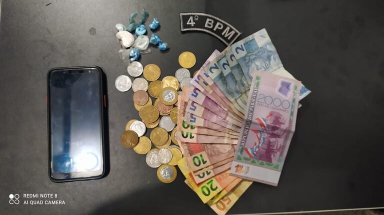 Polícia Militar prende dupla por tráfico de drogas e direção perigosa em via pública