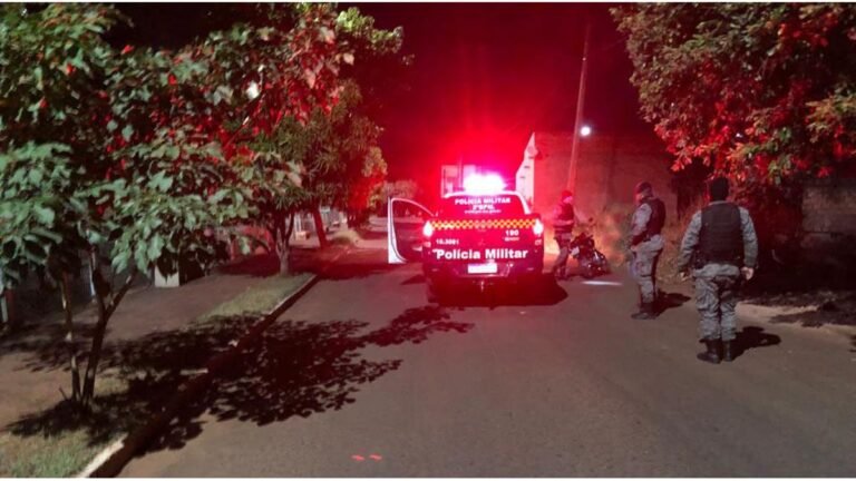 Homem é encontrado morto a pauladas em terreno baldio