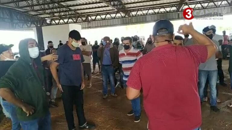 VEJA VIDEO DOURADOS – Protesto no pátio da Prefeitura de Dourados