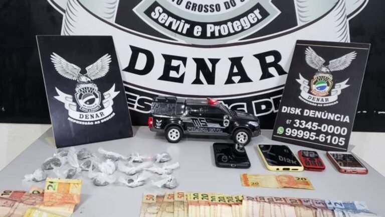 Policia Civil prende jovem comercializando drogas em praça pública