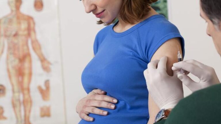 Imunização de gestantes e adolescentes com comorbidades será retomada amanhã