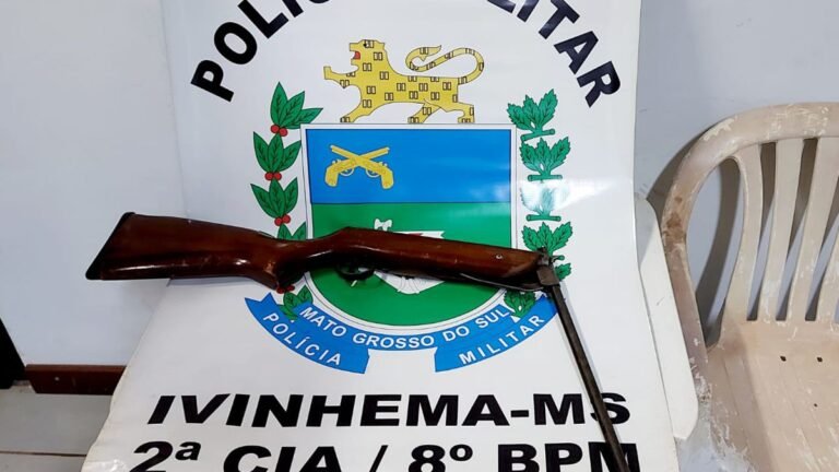 Polícia Militar prende homem com espingarda após agredir esposa