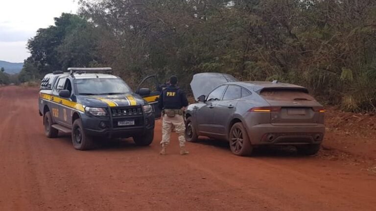 PRF recupera veículo de luxo roubado no RJ