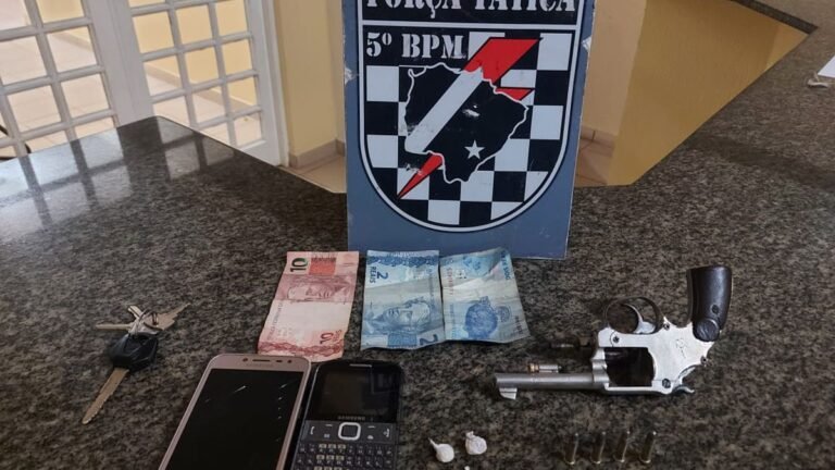 Polícia Militar flagra dupla com revólver, munições e droga e apreende adolescente