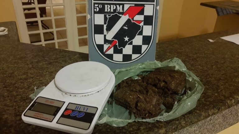 Filha de 15 anos é detida por trafico de drogas e agredir o pai com tapas e chutes