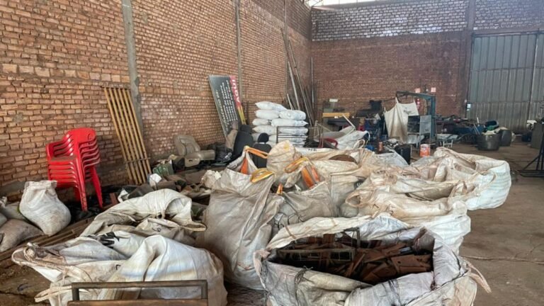 Polícia prende em flagrante dois suspeitos de furtos de trilho de ferrovia