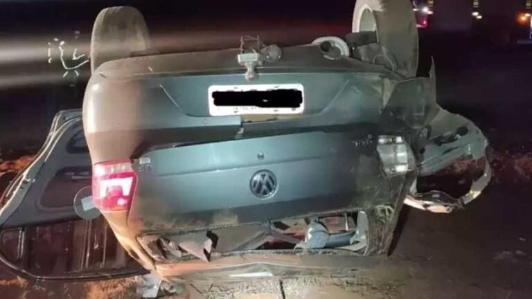 Homem morre ao colidir carro em caminhão em MS