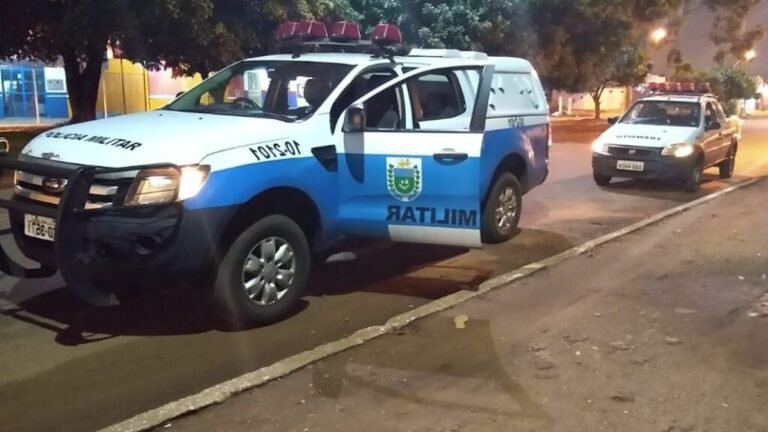 Casal de idosos são rendidos por dois homens armados e são roubados