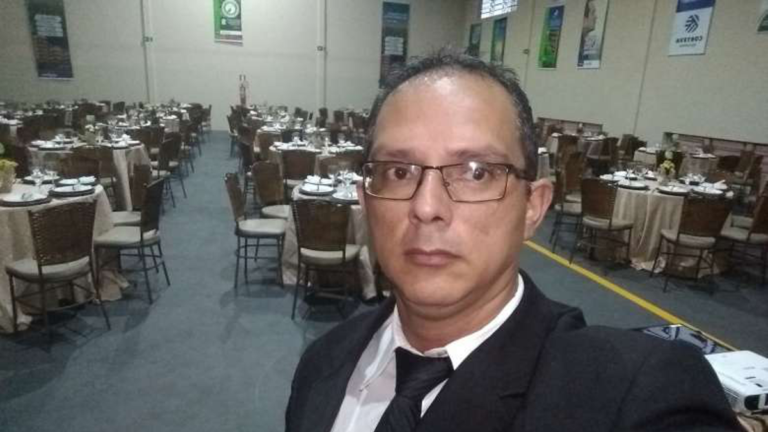 Varias pessoas homenageiam Gilmar, morto em acidente na Marcelino Pires