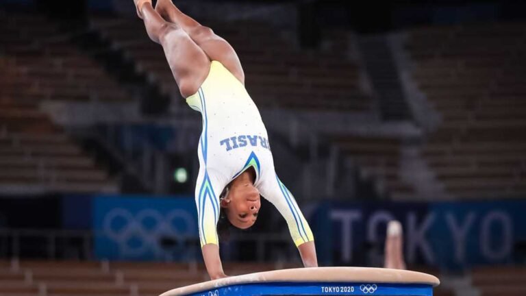 Olimpíada: Flávia Saraiva e Rebeca Andrade treinam no palco dos Jogos