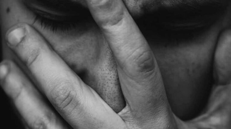 Brasil tem mais de 30 internações ao dia por tentativa de suicídio