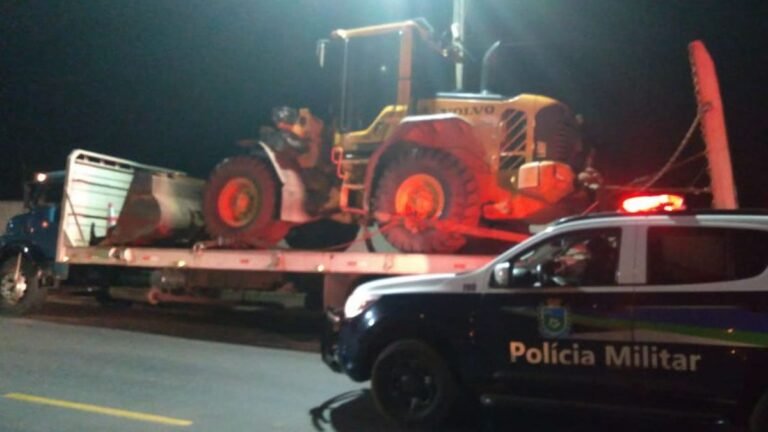 Bandidos amaram funcionários e roubam 2 maquinas pá carregadeira