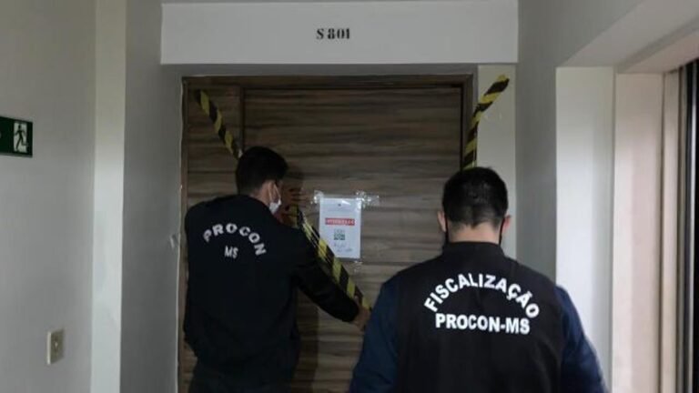 FRAUDE EM CONSÓRCIO – Funcionário se esconde no armário para fugir da fiscalização