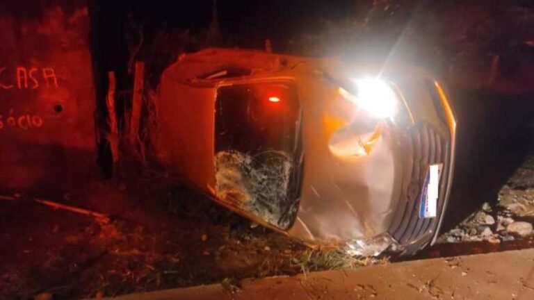 DOURADOS – Jovem embriagado foge da polícia, e em perseguição capota veiculo