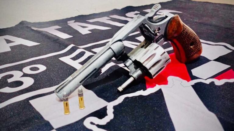 DOURADOS – Polícia Militar prende dois por furto de uma motocicleta e porte ilegal de arma de fogo