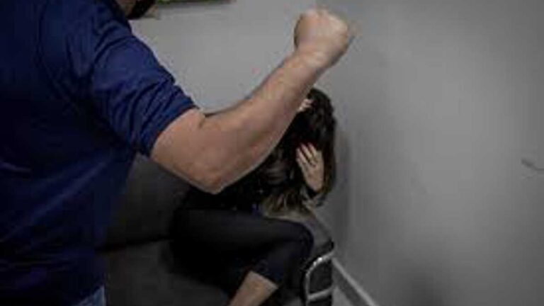 Mulher era mantida em cárcere privado onde o ex ameaçava matar a família da vitima