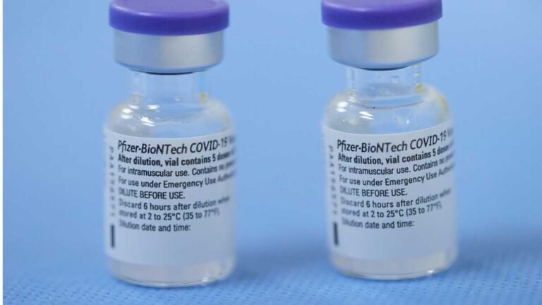 Dois aviões com vacinas da Pfizer chegam ao aeroporto de Campinas