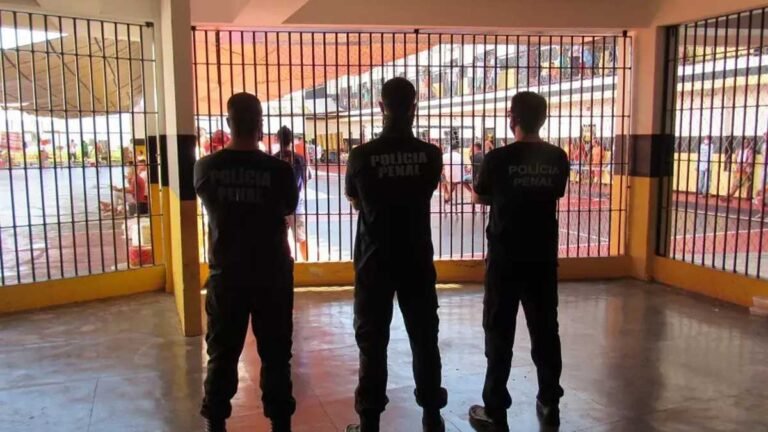 ARSERNAL DE GUERRA – Armas, munições, explosivos e até uma granada foram encontrados dentro presidio em Dourados