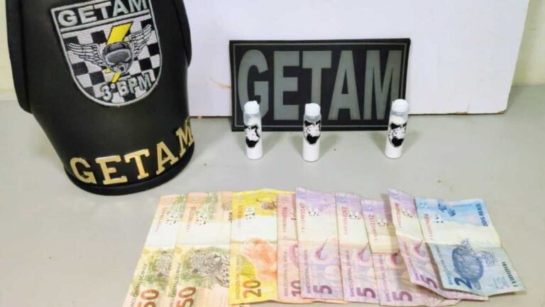 Parque das Nações II – Jovem  com moto em alta velocidade é preso com cocaína pela PM