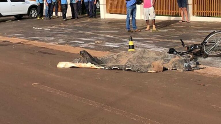 Mulher se desiquilibra de bicicleta e acaba morrendo em grave atropelamento