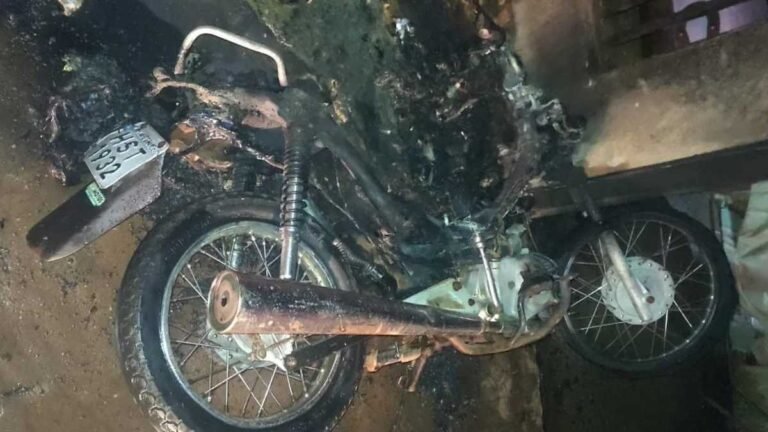 Homem de 20 anos é preso por violência domestica e ater fogo em moto da mulher