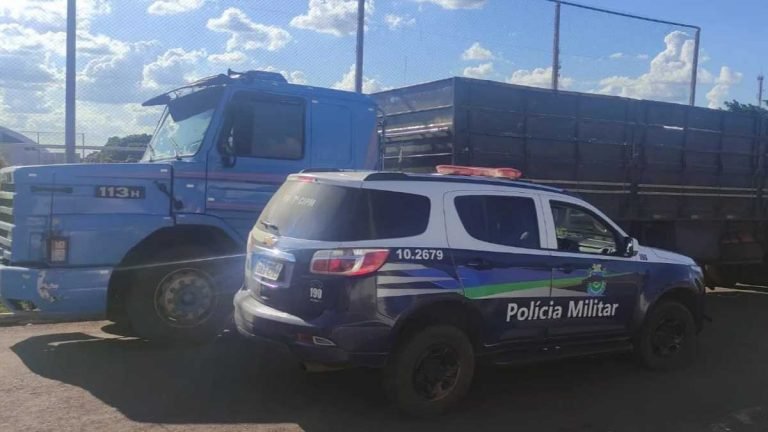 PM recupera carreta roubada após motorista ser libertado de cativeiro