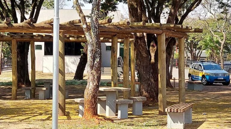 Foragido da justiça e preso na praça do transbordo pela GMD