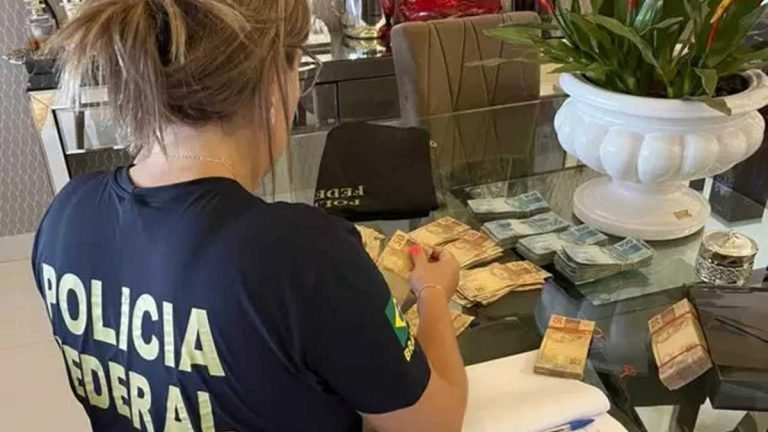 OUTRO VÍDEO – Veja as imagens da apreensão do dinheiro pela PF no Jardim Mônaco, região nobre da cidade.