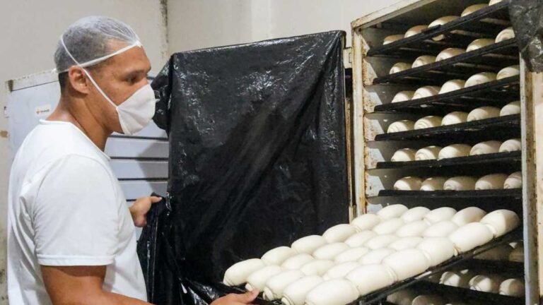 De pão a tijolo, oficinas de trabalho levam qualificação a internos de Dourados