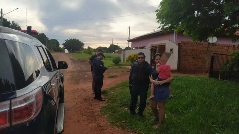 Policiais encontram criança de 2 anos  andando sozinho as margens da BR-163 e os resgatam