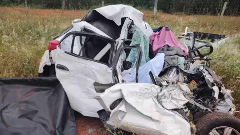 Homem tenta fazer ultrapassagem em faixa continua e mata família em acidente