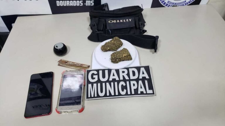 Praça do Transbordo – Guarda Municipal prende usuários de droga na área central
