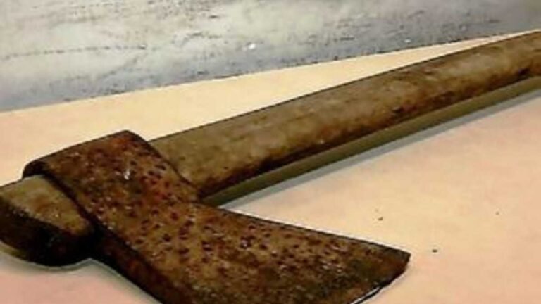 Marido mata mulher a golpe de machado e deixa corpo trancado em casa por dois dias em MS