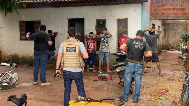Dourados – Policia fecha ponto de drogas e recuperam motocicleta furtada